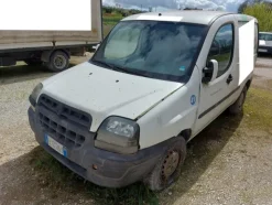 16#8245 Autocarro Fiat Doblò
