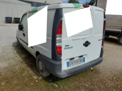 16#8245 Autocarro Fiat Doblò
