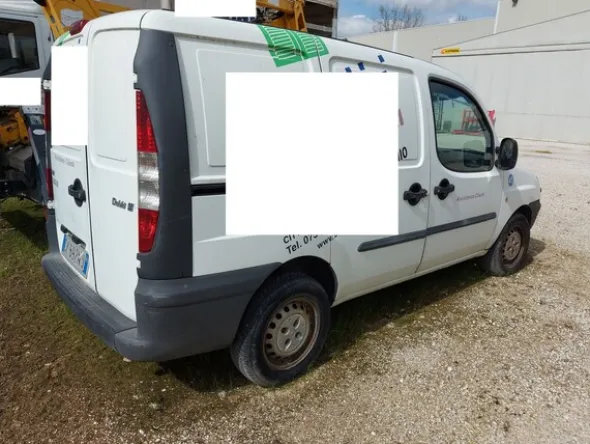 16#8245 Autocarro Fiat Doblò