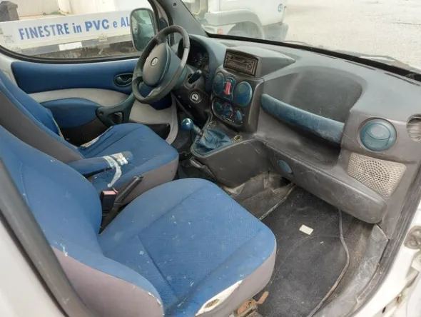 16#8245 Autocarro Fiat Doblò