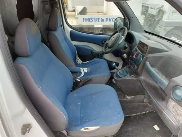 16#8245 Autocarro Fiat Doblò