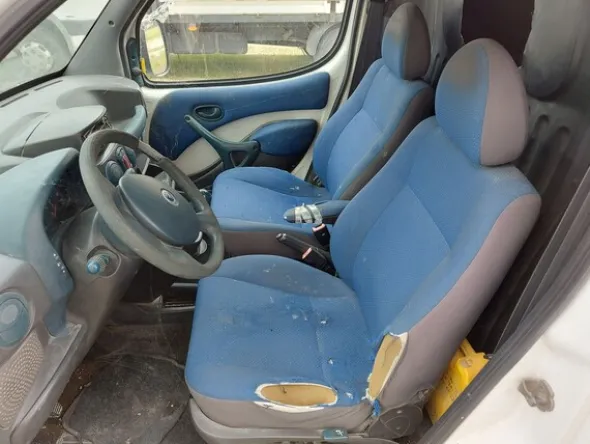 16#8245 Autocarro Fiat Doblò