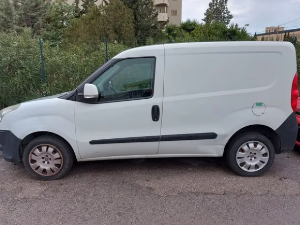 1#7586 Autocarro Fiat Doblò