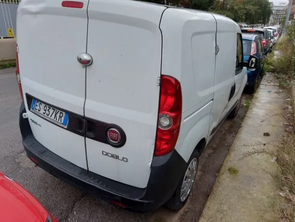 1#7586 Autocarro Fiat Doblò