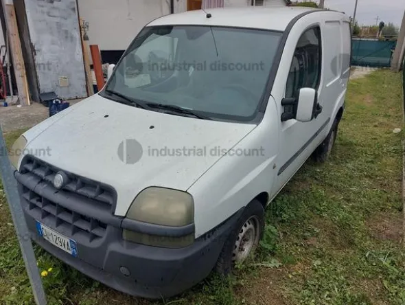 1#9760 Autocarro Fiat Doblò