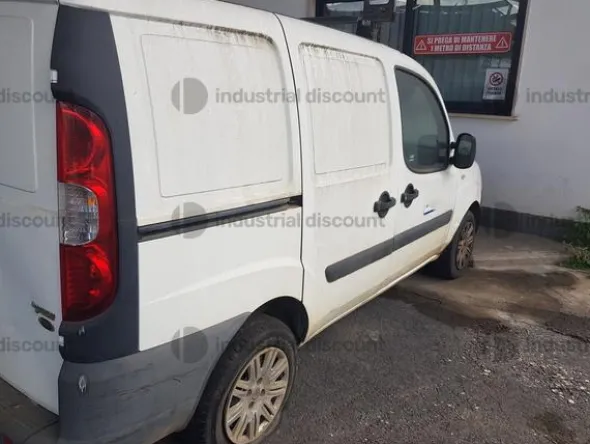 1#9328 Autocarro Fiat Doblò