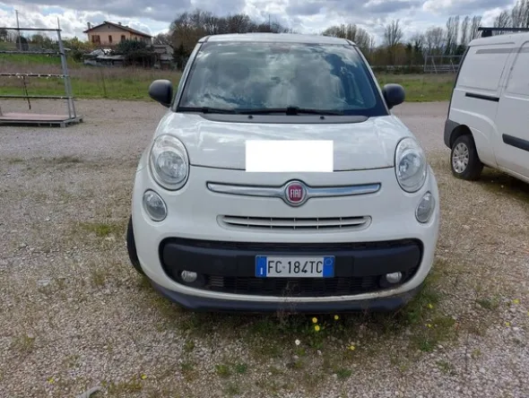 6#8245 Autocarro Fiat 500L