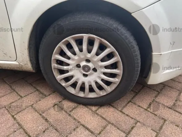 1#9611 Autocarro Fiat Punto