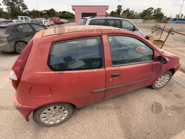 41#8816 Autocarro Fiat Punto