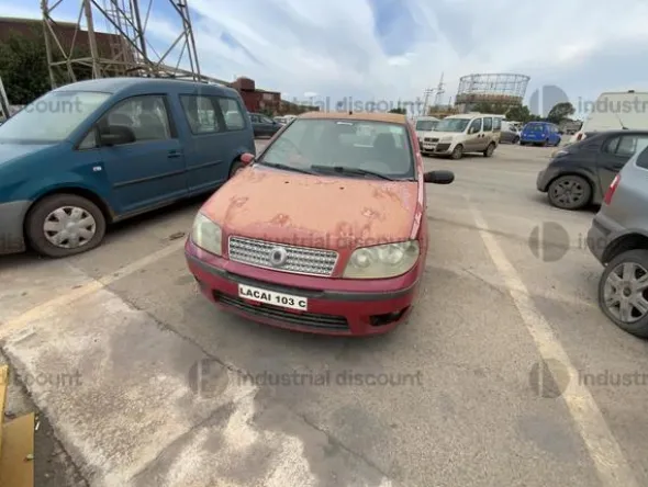 41#8816 Autocarro Fiat Punto
