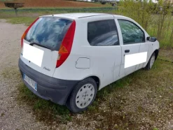 13#8245 Autocarro Fiat Punto