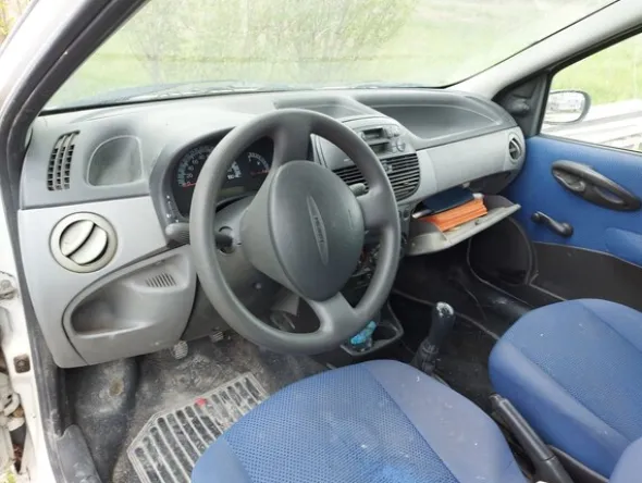 13#8245 Autocarro Fiat Punto