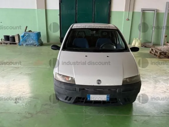 20#9806 Autocarro Fiat Punto