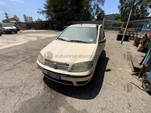 35#8816 Autocarro Fiat Punto Van