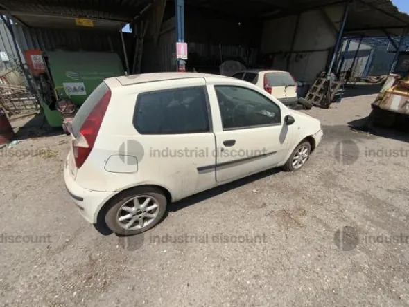 35#8816 Autocarro Fiat Punto Van