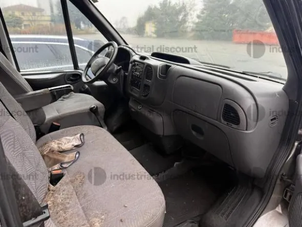33#9706 Autocarro Ford Transit