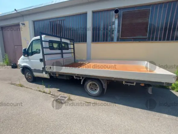 10#9351 Autocarro Iveco
