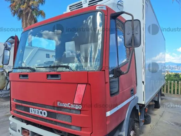 102#9825 Autocarro Iveco