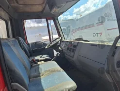 102#9825 Autocarro Iveco
