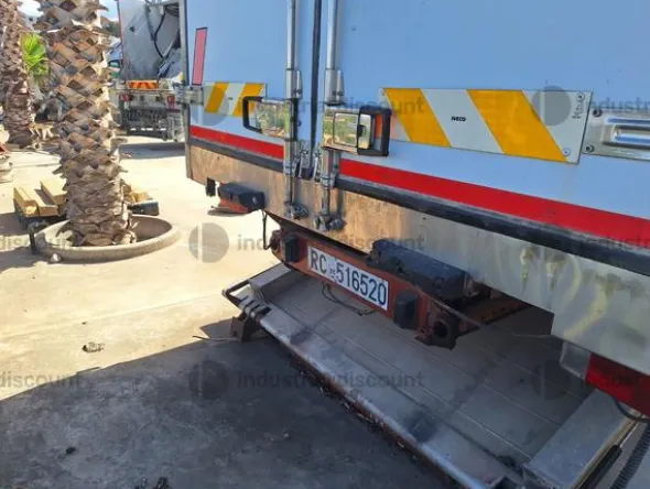 102#9825 Autocarro Iveco