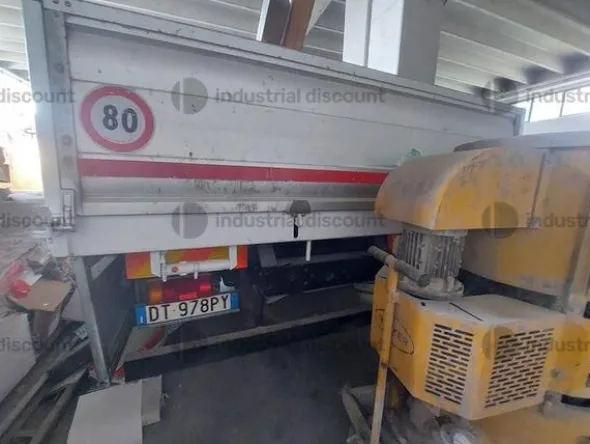 5#8924 Autocarro Iveco 100