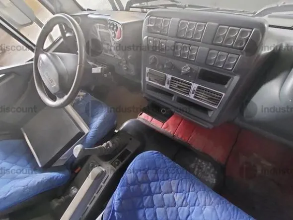 5#8924 Autocarro Iveco 100