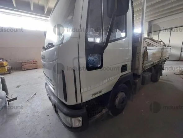 12#8924 Autocarro Iveco 75