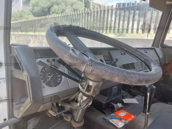 1#10157 Autocarro Iveco