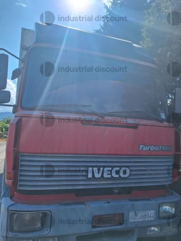 104#9825 Autocarro Iveco