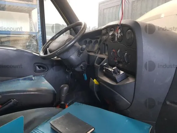 4#9328 Autocarro Iveco 35C9A