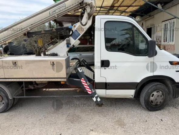 1#10088 Autocarro Iveco Daily con piattaforma