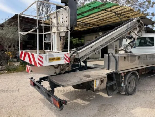 1#10088 Autocarro Iveco Daily con piattaforma