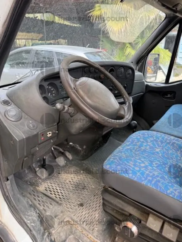 1#10088 Autocarro Iveco Daily con piattaforma