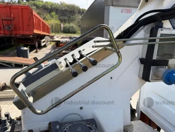 1#10088 Autocarro Iveco Daily con piattaforma