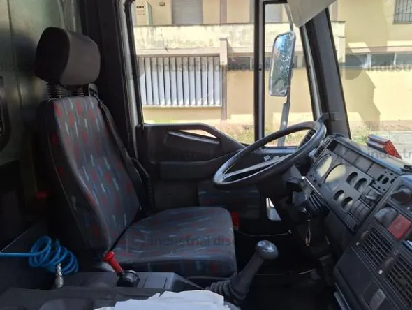 772#9433 Autocarro Iveco 120E18