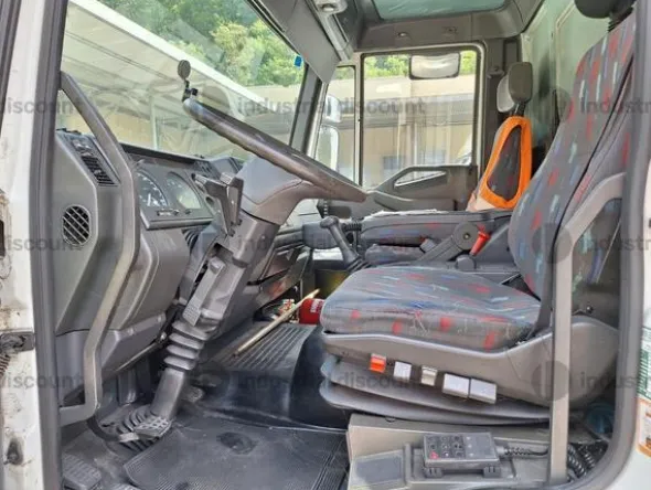 772#9433 Autocarro Iveco 120E18