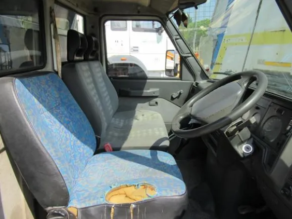 7#3441 Autocarro Iveco 30E8 35A