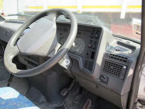 7#3441 Autocarro Iveco 30E8 35A