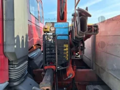 7#9097 Autocarro Iveco 120E18 con gru caricatrice
