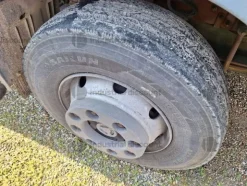 7#9097 Autocarro Iveco 120E18 con gru caricatrice
