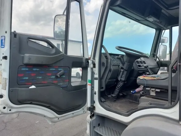 8#7221 Autocarro Iveco 120E18N Eurocargo Tector