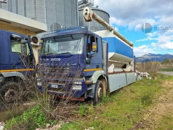 30#8846 Autocarro Iveco Magirus