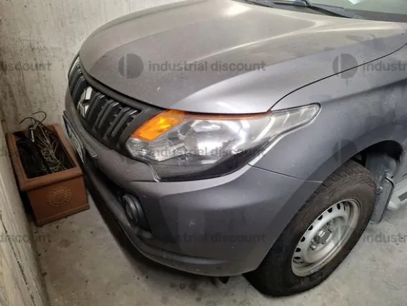 1#9617 Autocarro Mitsubishi L200