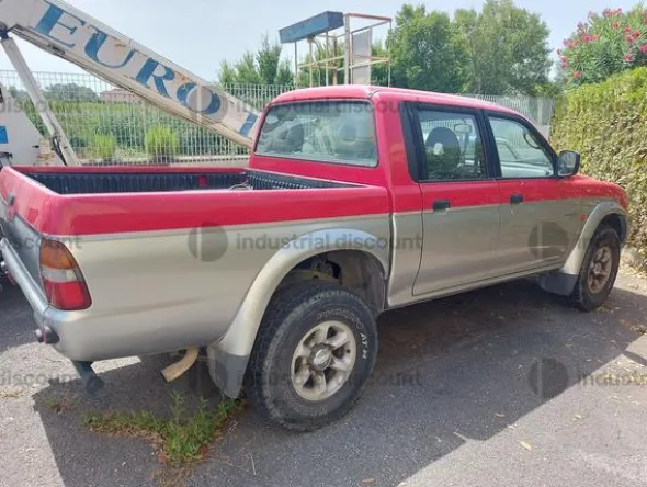 54#8980 Autocarro Mitsubishi PK L200