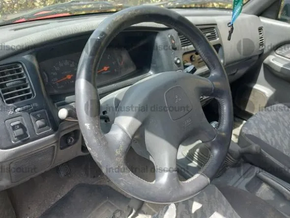54#8980 Autocarro Mitsubishi PK L200