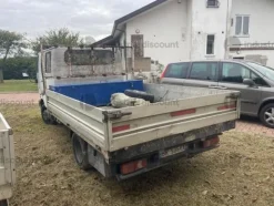 4#9611 Autocarro Nissan Cabstar