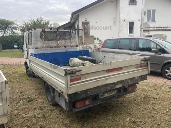 4#9611 Autocarro Nissan Cabstar
