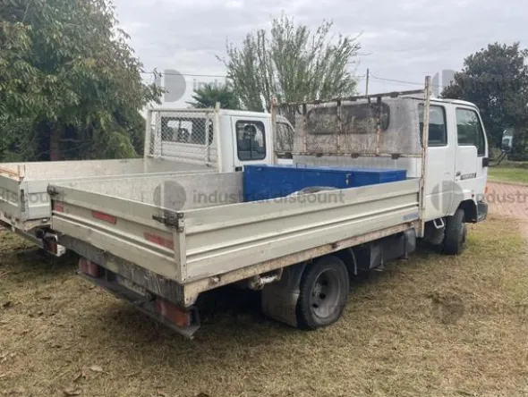 4#9611 Autocarro Nissan Cabstar