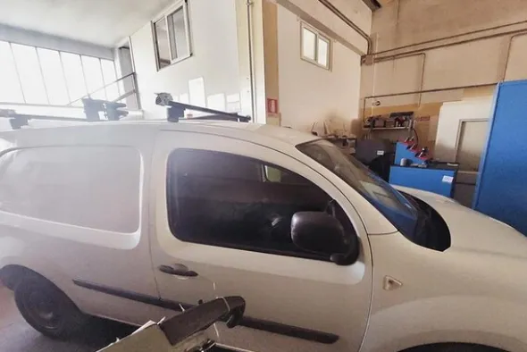 23#7327 Autocarro Renault Kangoo