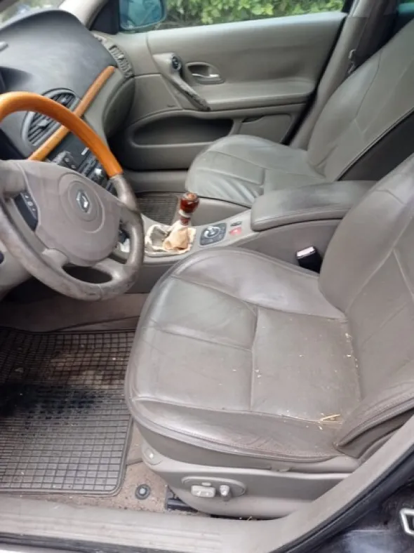 48#6817 Autocarro Renault Laguna